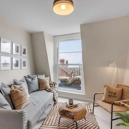 1-Bed Seaside Apartment With Parking Cromer Exterior photo