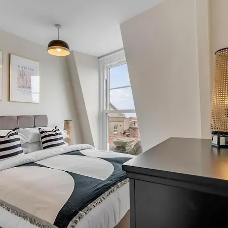1-Bed Seaside Apartment With Parking Cromer Exterior photo